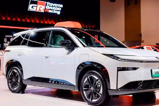 Toyota tham gia cuộc đua xe điện tầm xa với giải pháp riêng