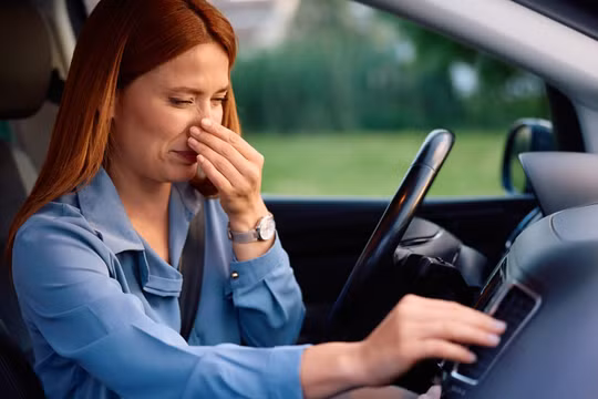 Điều hòa ô tô có mùi ẩm mốc và cách xử lý