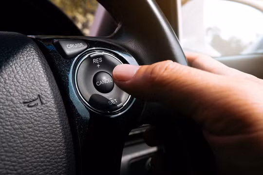 Thời điểm tồi tệ nhất không bao giờ nên bật Cruise Control để tránh mất lái khi trời mưa