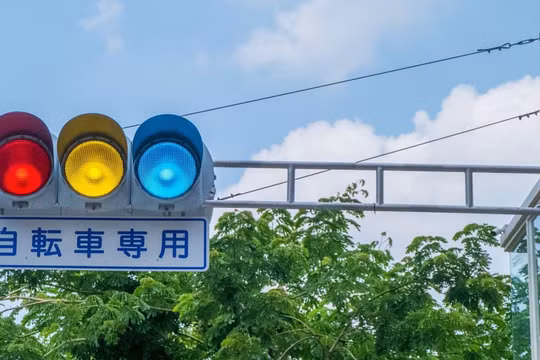 Vì sao đèn giao thông ở Nhật lại màu xanh dương thay vì xanh lá