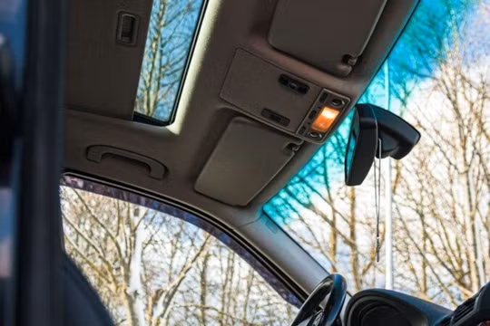 Nóc kính ô tô dễ vỡ không chỉ do Honda hay Kia mà do lỗi kính cường lực