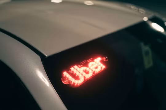Tài xế Uber 'ngủ gật' khi lái gần 105 km/h trên cao tốc
