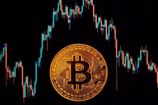 Bitcoin tiến sát mốc 83.000 USD khi thị trường chờ bước ngoặt lớn
