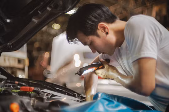 Những thói quen xấu rút ngắn tuổi thọ dầu xe