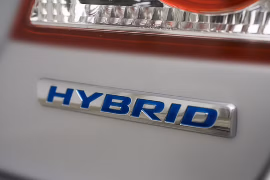 Sự khác biệt giữa dầu động cơ hybrid và dầu thường là gì?