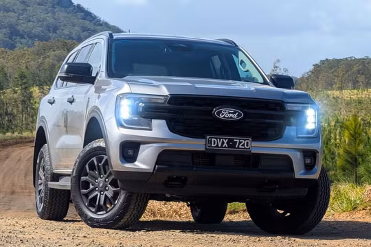 Đánh giá Ford Everest 2027 bản máy dầu bốn xi-lanh
