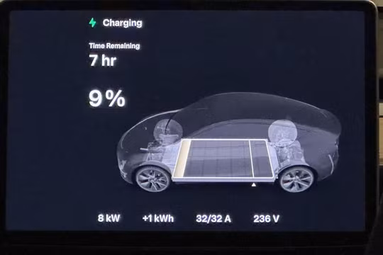 Chủ xe điện có thể gặp nhiều hiện tượng lạ khi pin về 0%, không chỉ hết điện