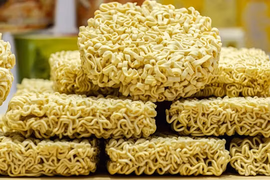 Dùng mì ăn liền để sửa vết rỉ sét trên ô tô liệu có hiệu quả?