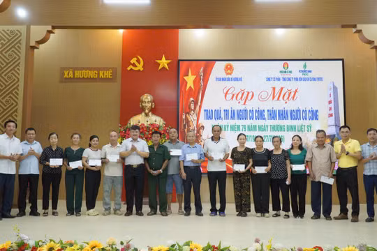 Phân bón Cà Mau trao tặng 600 triệu đồng tri ân gia đình chính sách nhân kỷ niệm 79 năm Ngày Thương binh - Liệt sĩ