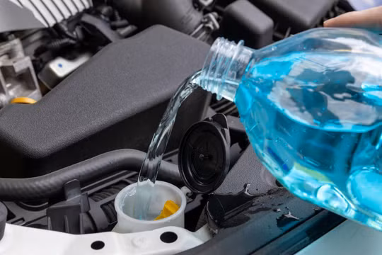 Cách xử lý vòi rửa kính chắn gió ôtô bị tắc hoặc hỏng