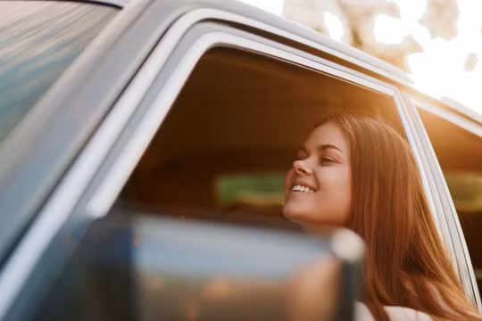 Mở cửa kính xe có tốn xăng hơn không?