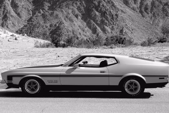 Vì sao Ford Mustang Boss 351 chỉ sống sót đúng một năm?