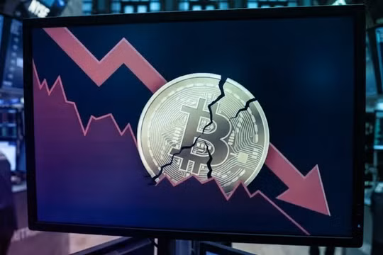 Bitcoin chao đảo quanh mốc 74.000 USD, nguy cơ giảm sâu vẫn rình rập