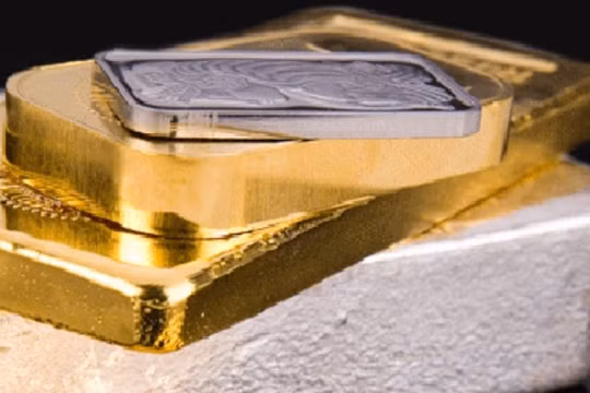 Vàng thế giới hụt hơi, bạc bứt tốc khi lạm phát Mỹ kéo lợi suất và USD đi lên