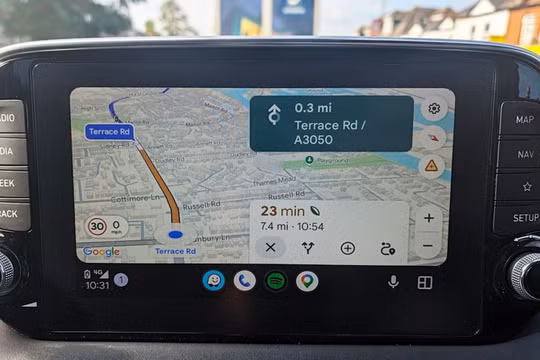 Google Maps nâng cấp tính năng mới cho người dùng Android Auto trên xe