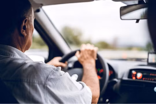 Một tính năng trên xe điện đang khiến người lớn tuổi bớt e ngại công nghệ mới