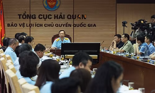 Cuộc họp của Tổng cục trưởng Tổng cục Hải quan và các bộ, ngành đã tổ chức họp liên ngành liên quan tới vụ Asanzo. Ảnh: Anh Tú