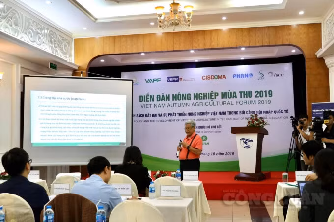 Theo PGS. TS. Vũ Trọng Khải, Vùng sản xuất chuyên canh này sẽ không phụ thuộc vào địa giới hành chính mà phụ thuộc vào vùng lãnh thổ sinh thái tự nhiên và nhân văn.(Ảnh: An Khang)