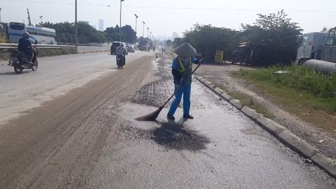 Nâng cấp, sửa chữa đường gom Đại lộ Thăng Long với kinh phí 22 tỷ đồng (Ảnh: TL)