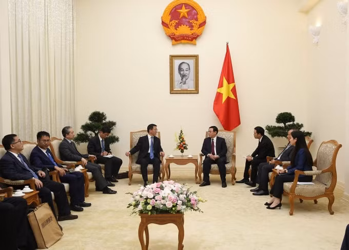 Phó Thủ tướng Vương Đình Huệ đề nghị đồng chí Vương Dư Ba và lãnh đạo tỉnh Vân Nam quan tâm tháo gỡ khó khăn hiện nay trong xuất khẩu hàng hoá, nông sản từ Việt Nam tại các cửa khẩu. Ảnh: VGP