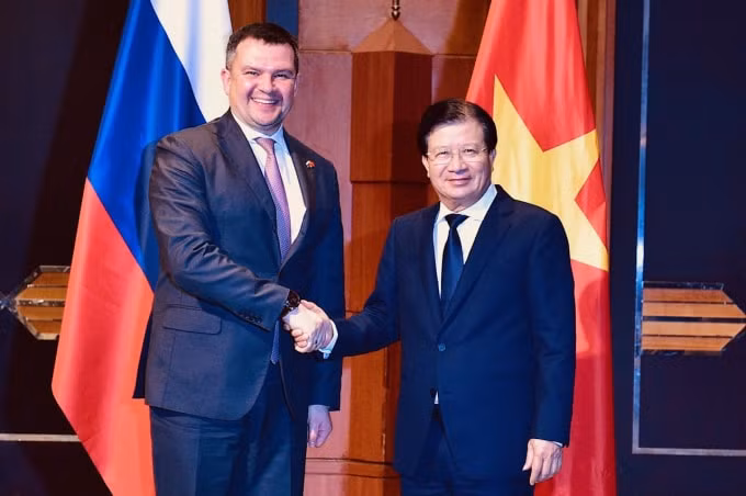 Phó Thủ tướng Trịnh Đình Dũng và Phó Thủ tướng LB Nga Maxim Akimov. Ảnh: VGP