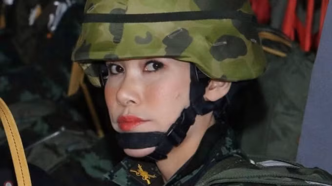 Bà Sineenat từng giữ hàm thiếu tướng trong quân đội hoàng gia Thái Lan. Ảnh: REUTERS