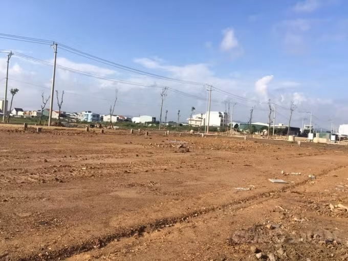 Đang đầu tư hạ tầng khu dân cư phía Bắc Hương Sơ, để phục vụ cho việc di dân lịch sử.