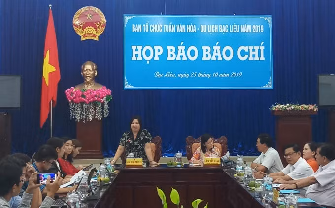Quang cảnh buổi họp báo thông tin về Tuần lễ Văn hóa - Du lịch Bạc Liêu 2019.