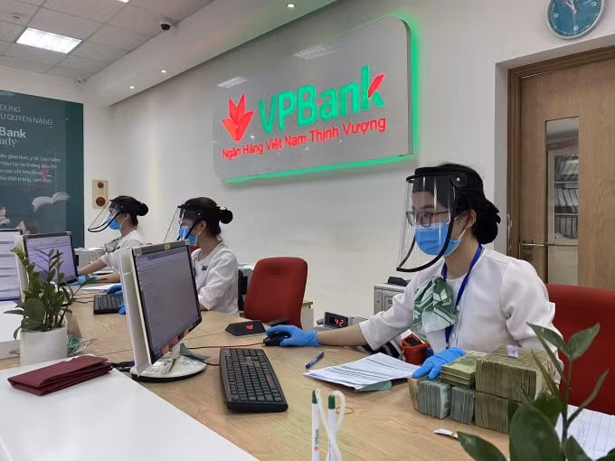 Ngành ngân hàng cũng sẽ được hưởng lợi từ gói 180.000 tỷ. Ảnh: Dương Lâm