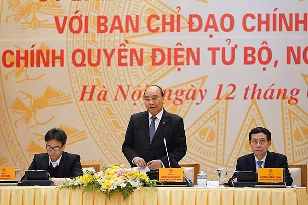 Thủ tướng Nguyễn Xuân Phúc phát biểu kết luận Hội nghị trực tuyến Ủy ban Quốc gia về Chính phủ điện tử với các Ban Chỉ đạo xây dựng Chính phủ điện tử, Chính quyền điện tử Bộ, ngành, địa phương. Ảnh: VGP