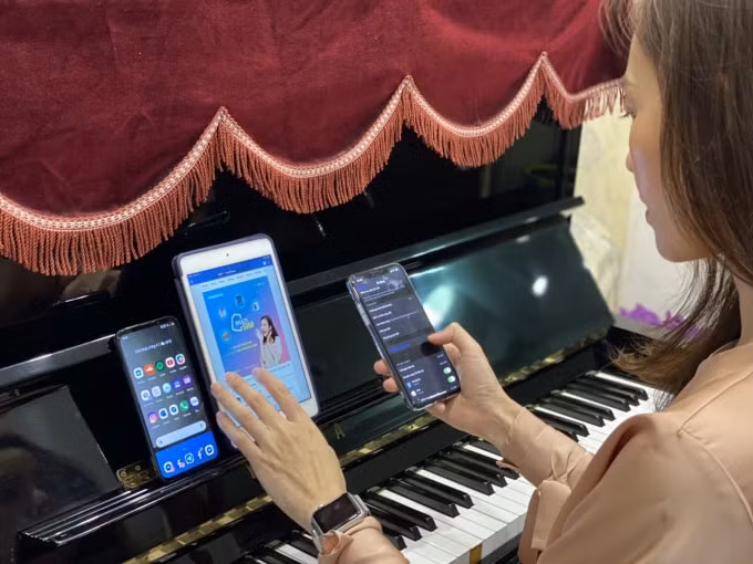 Khách hàng tìm hiểu MultiSim của VinaPhone.