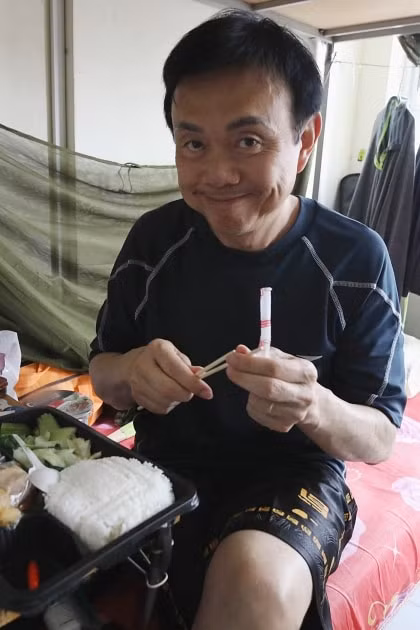Hình ảnh Chí Tài tại khu cách ly