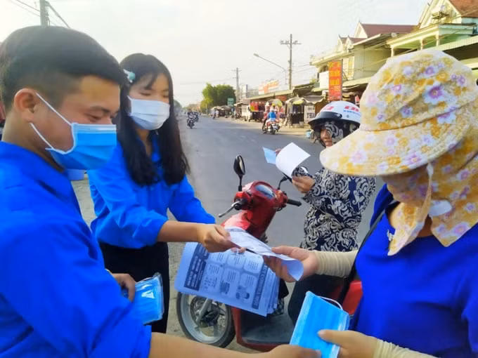 Tuyên truyền chống dịch, người dân chấp hành nghiêm Chỉ thị của Thủ tướng Chính phủ, đồng lòng chống dịch.