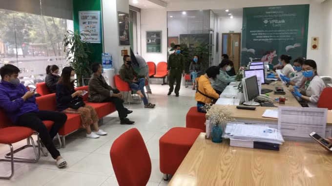 Người dân có tâm lý thoái mái khi giao dịch. Ảnh: Hoàng Dương