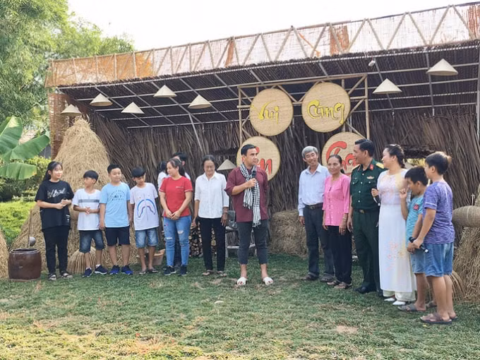 Chương trình này do Quyền Lộc, em trai nghệ sĩ Quyền Linh, đạo diễn. Ảnh: nld.com.vn