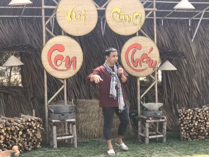 MC Quyền Linh trong chương trình 