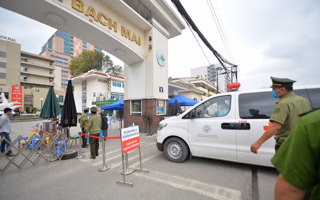 Cương quyết dồn mọi nguồn lực, bằng mọi giải pháp xử lý triệt để tình hình dịch tại bệnh viện Bạch Mai.