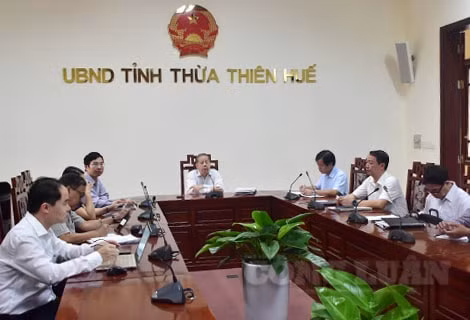 Chủ tịch tỉnh Phan Ngọc Thọ, chỉ đạo các sở, ban, ngành.