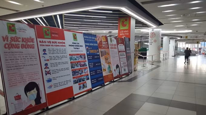 Tại siêu thị Big C Trường Chinh, khu vực bày bán các mặt hàng trang sức, cũng như khu vui chơi, giải trí đều đã 