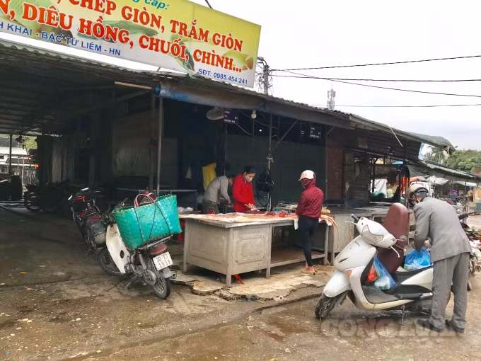 Một cửa hàng thịt đã bán hết hàng trong sáng ngày 1/4