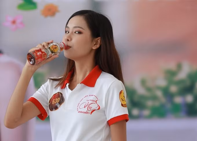 Trong thành phần Trà Thanh nhiệt Dr Thanh có Kim Ngân Hoa và Cam Thảo.