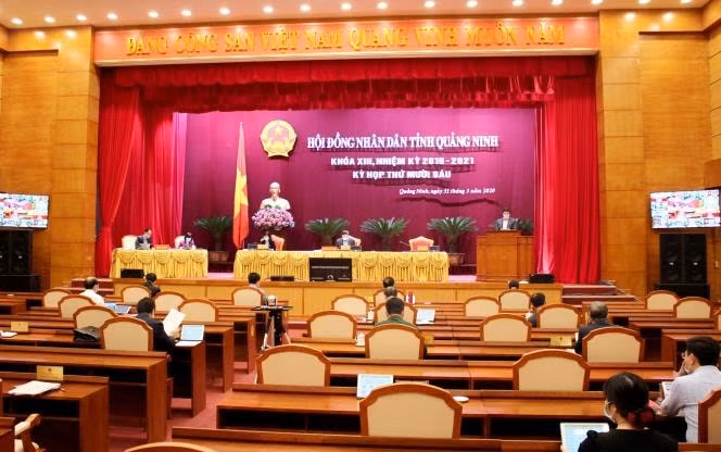 Quang cảnh kỳ họp thứ 16 HĐND tỉnh Quảng Ninh khóa XIII tại Điểm cầu Trung tâm. ẢNh: Sở TTTT tỉnh Quảng Ninh.