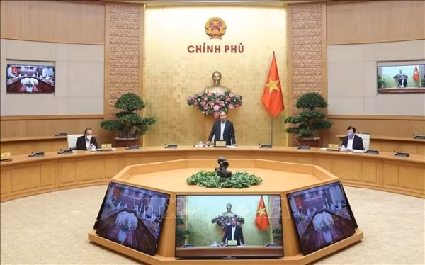 Sáng 8/4/2020, tại Trụ sở Chính phủ, Thủ tướng Nguyễn Xuân Phúc làm việc trực tuyến với lãnh đạo chủ chốt tỉnh Đồng Nai. Ảnh: TTXVN