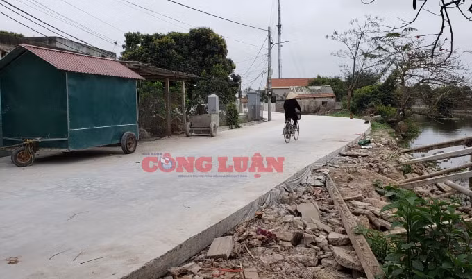 Dự án Xây dựng tuyến đường Dục Đức phía nam đường DT481D từ cống ông Ngọ đến trước miếu đền Hạ, xã Kim Định.