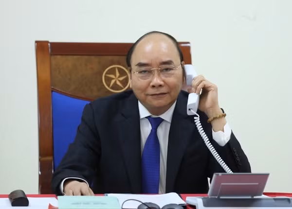 Thủ tướng Chính phủ Nguyễn Xuân Phúc điện đàm với Thủ tướng Australia Scott Morrison. Ảnh: VGP