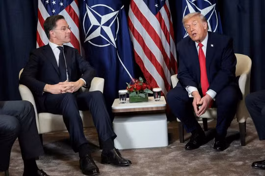 Quan hệ giữa Mỹ và NATO: Chung thuyền, khác hướng?
