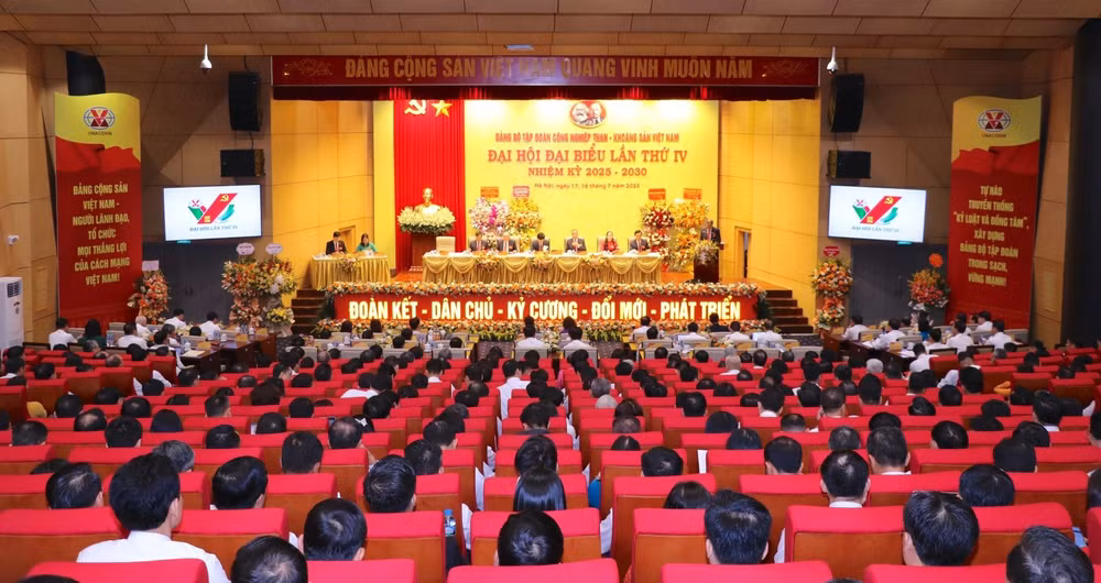 Quang cảnh Đại hội phiên làm việc sáng ngày 18/7