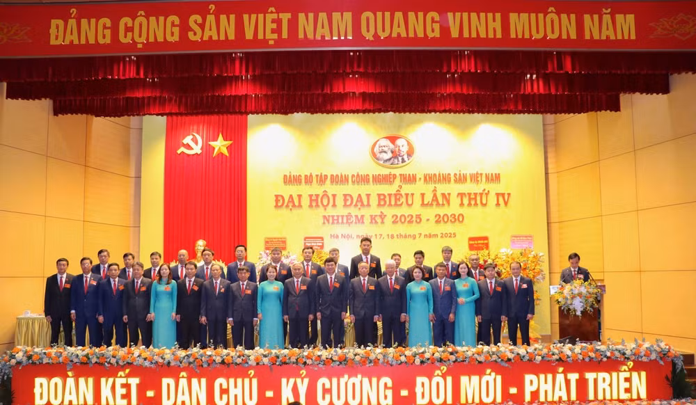 Ban Chấp hành Đảng bộ Tập đoàn ra mắt Đại hội