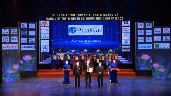 ub academy duoc vinh danh top 20 dich vu vang vi quyen loi nguoi tieu dung 2021 hinh 1