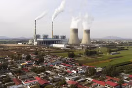 Lượng khí thải CO2 tăng trở lại do Trung Quốc, Ấn Độ và hàng không
